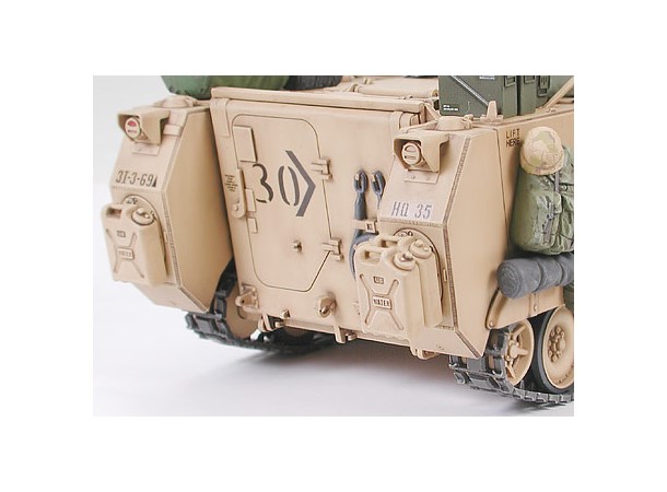 US M113A2 Armored Personnel Carrier Tamiya 1:35 Byggsats 