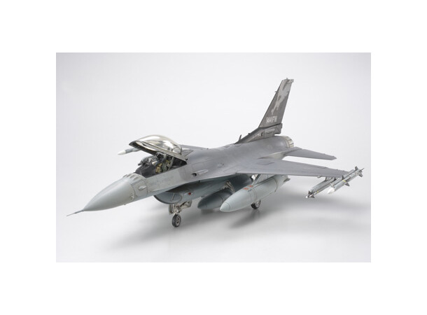 Lockheed F16C Block 25/32 Fighting Falco Tamiya 1:48 Byggsats 