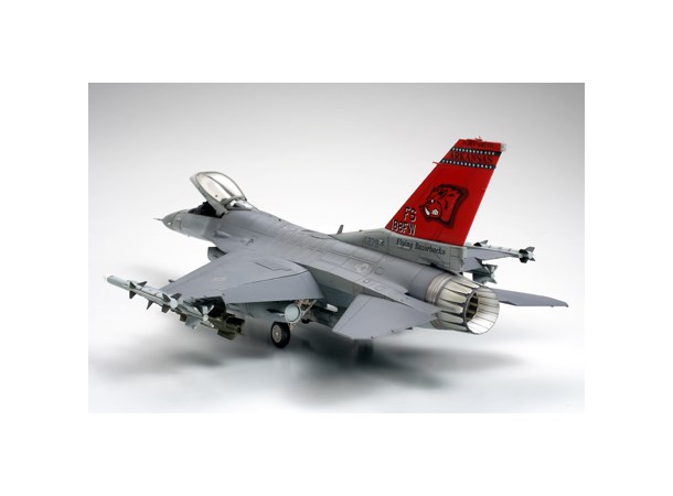 Lockheed F16C Block 25/32 Fighting Falco Tamiya 1:48 Byggsats 