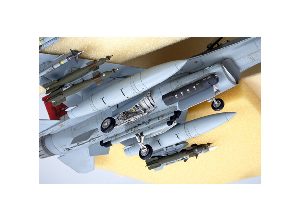 Lockheed F16C Block 25/32 Fighting Falco Tamiya 1:48 Byggsats 