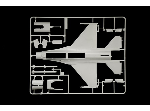 F-16 A Fighting Falcon 31,5 cm Italeri 1:48 Byggsats 