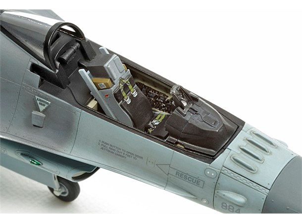 Lockheed F-16CJ Block50 Fighting Falcon Tamiya 1:72 Byggsats