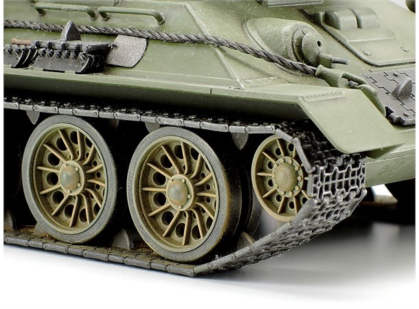 Russian Medium Tank T-34-85 Tamiya 1:48 Byggsats 