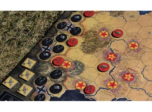 Iron Blood Snow and Mud Brädspel 